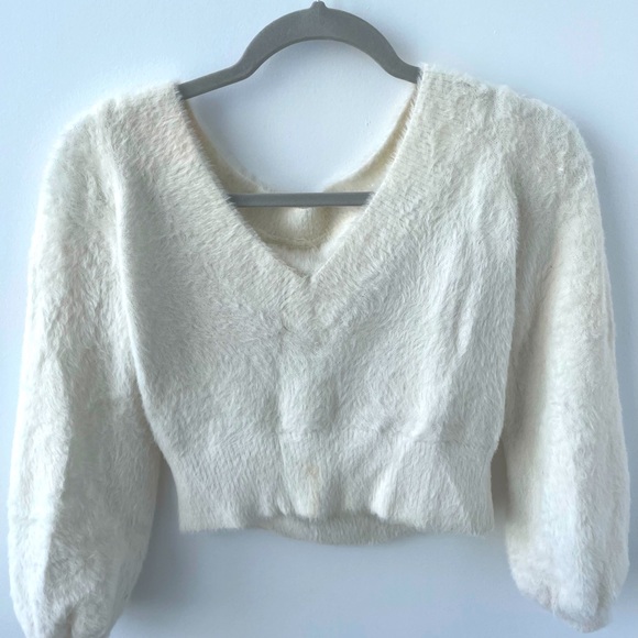 Super cozy Aritzia White Crop Sweater - Picture 2 of 4